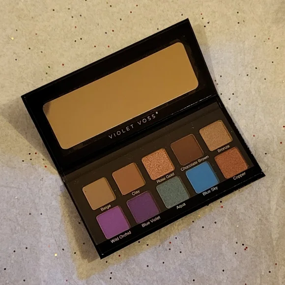 Violet Voss Essentials 2 Eyeshadow Palette - Picture 3 of 3